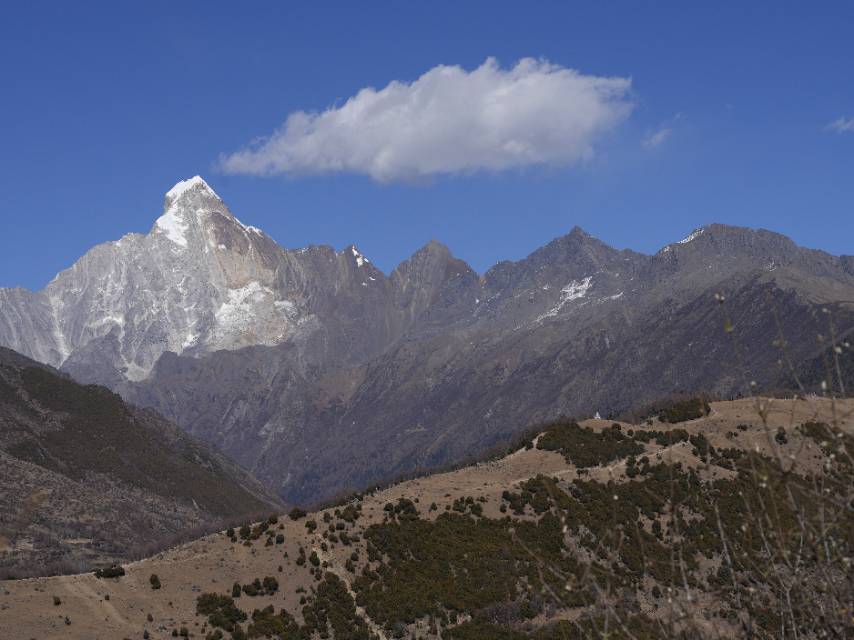 正穿理小路，通过猫鼻梁时一定要回头看看。